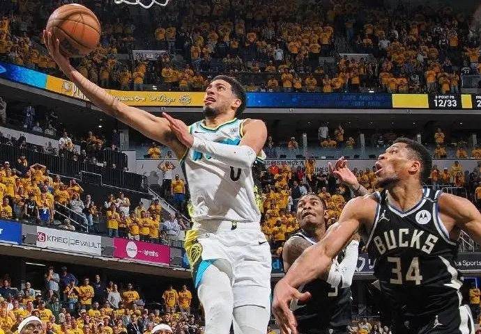 字母哥重返赛场，比赛局势复杂首场状态出色，美国队观众沸腾！